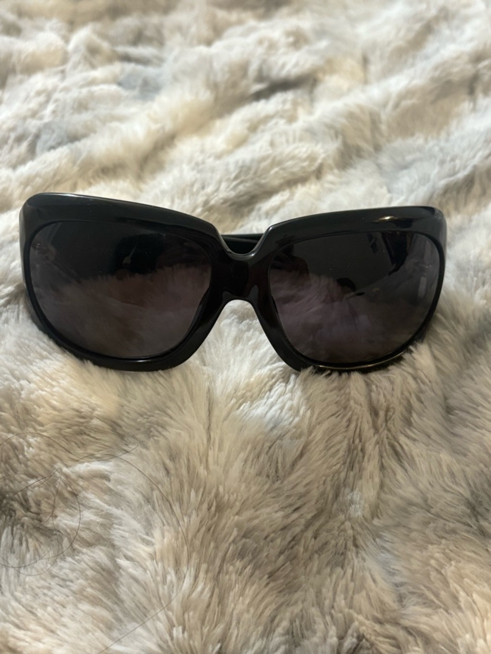 Classic Black Women's Oversized Sunglasses